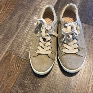 Taos canvas shoes size7